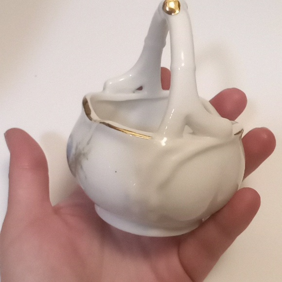 Adorable Fine Porcelain Trinket Bird Basket - Picture 7 of 10